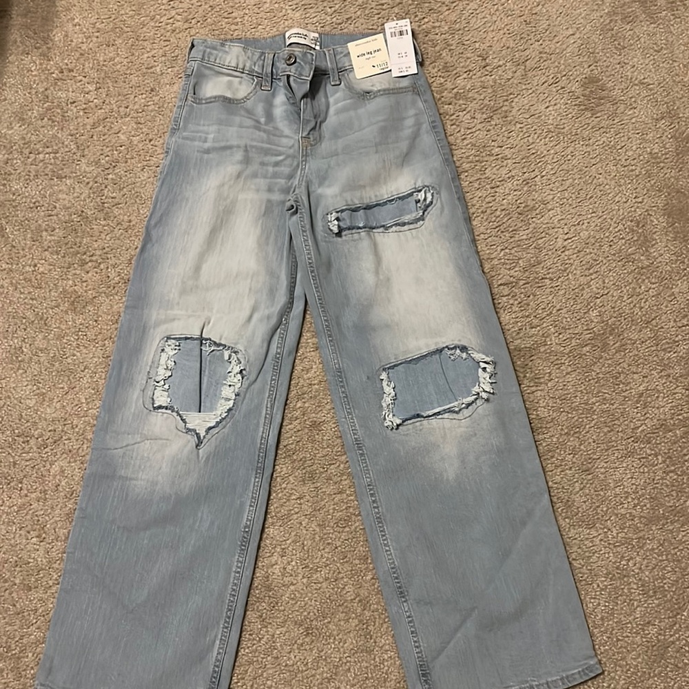 Super cute light washed baggy jeans